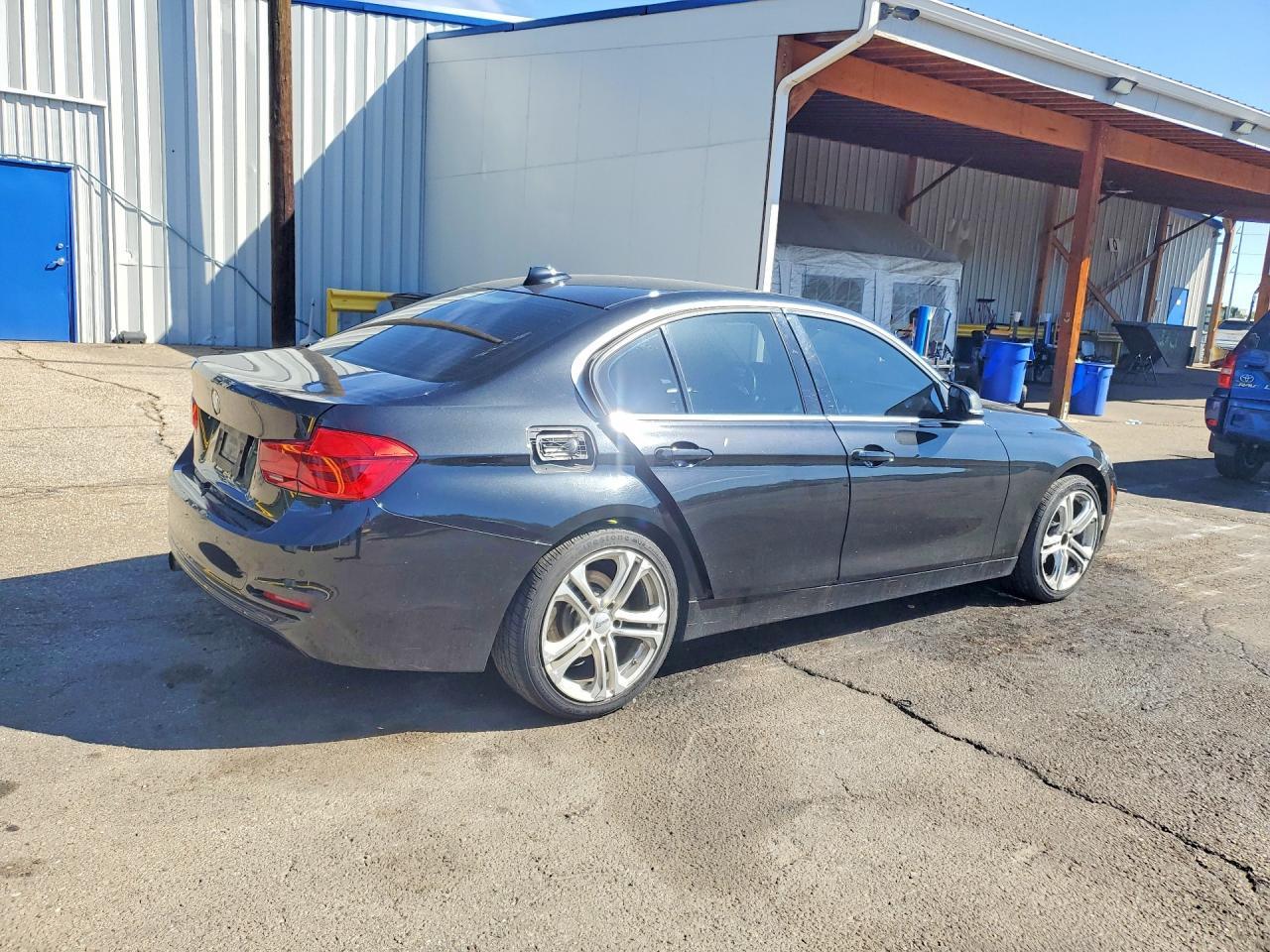 2017 BMW Seria 3 330i - zdjęcie 3