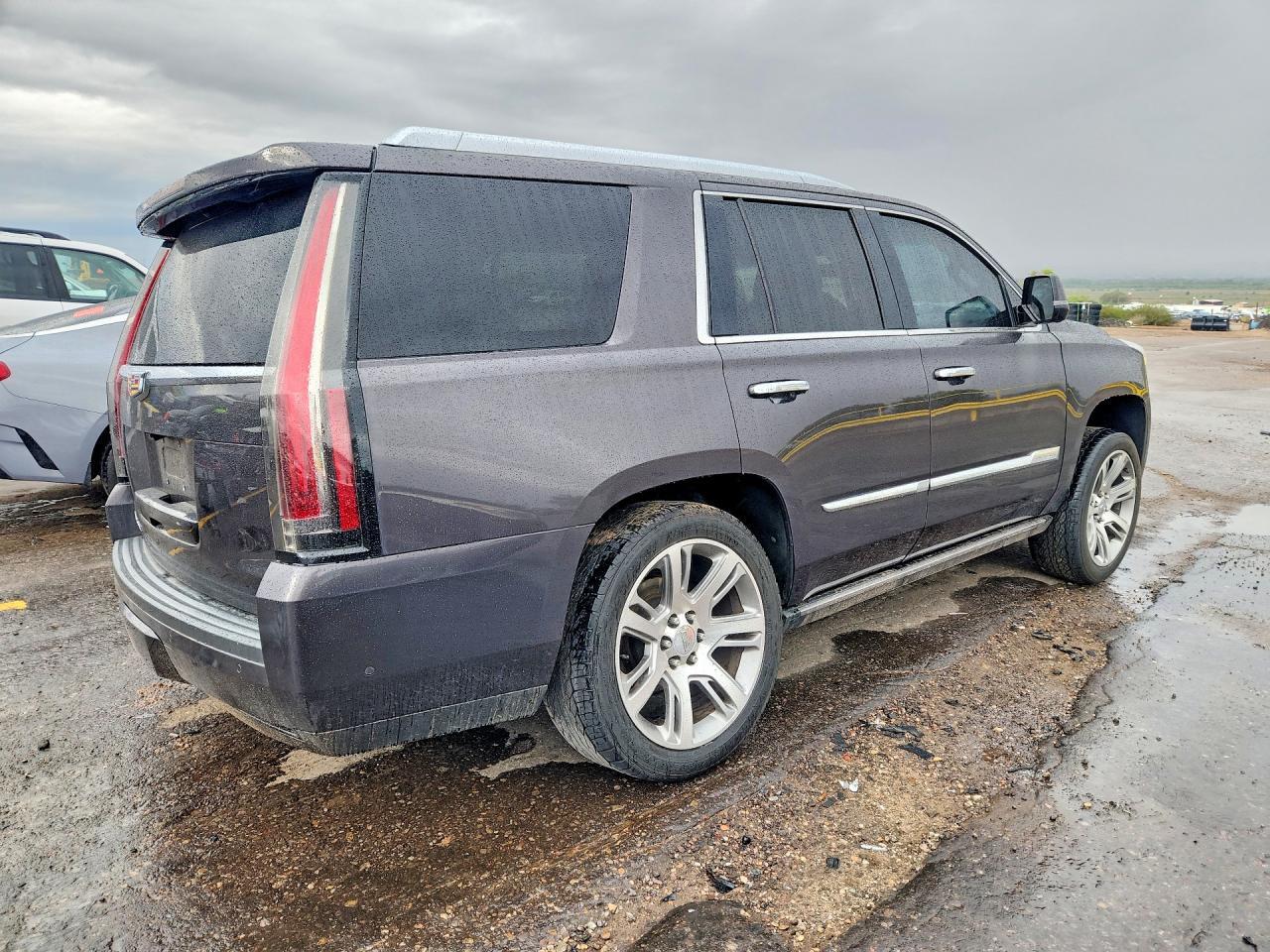 2017 Cadillac Escalade Premium Luxury - zdjęcie 3