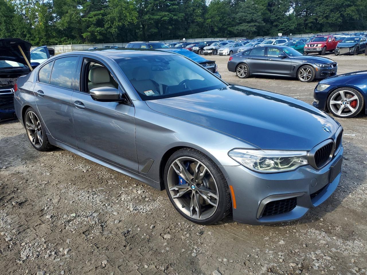 2020 BMW Seria 5 M550i - zdjęcie 4