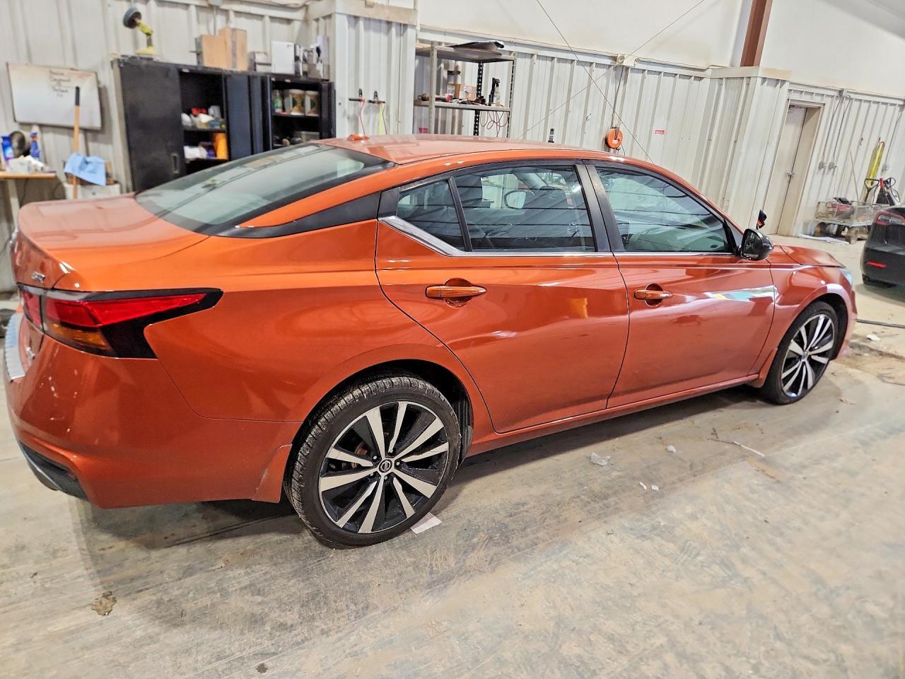 2019 Nissan Altima Sr - zdjęcie 3