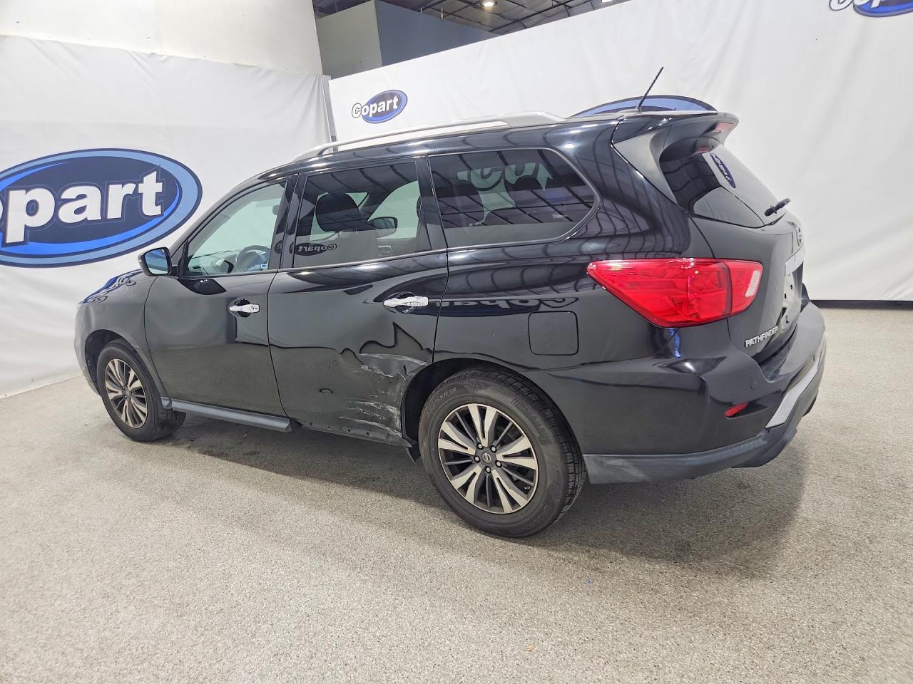 2018 Nissan Pathfinder Sv - zdjęcie 2