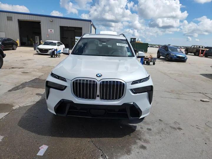 2026 BMW X7 xDrive40I - zdjęcie 14