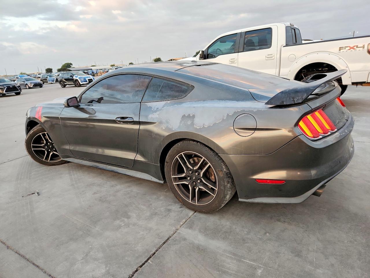 2015 Ford Mustang - zdjęcie 2