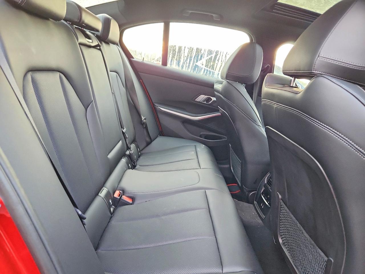 2023 BMW Seria 3 330i - zdjęcie 10