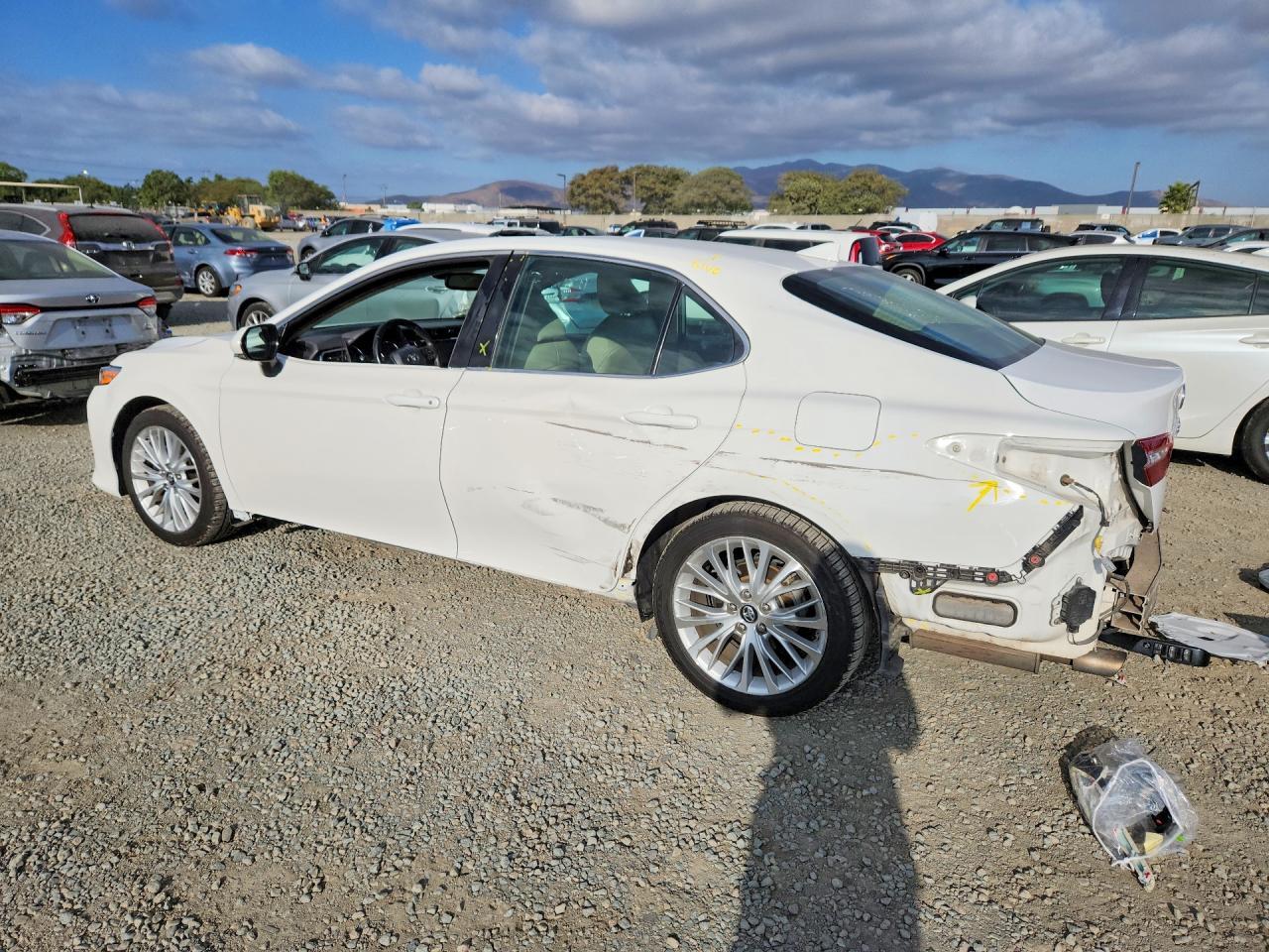 2018 Toyota Camry Hybrid Xle - zdjęcie 2