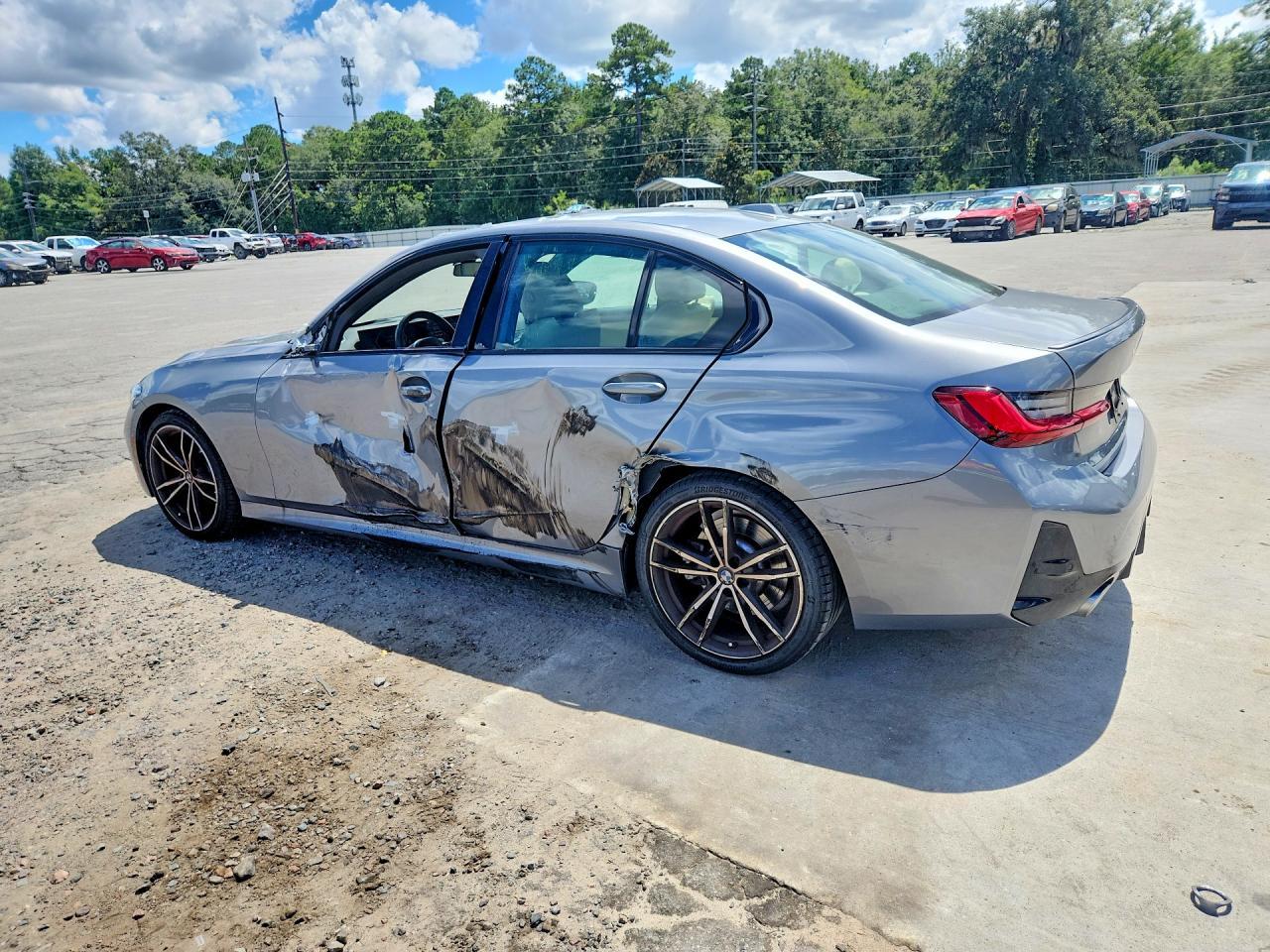 2023 BMW 330I - zdjęcie 2