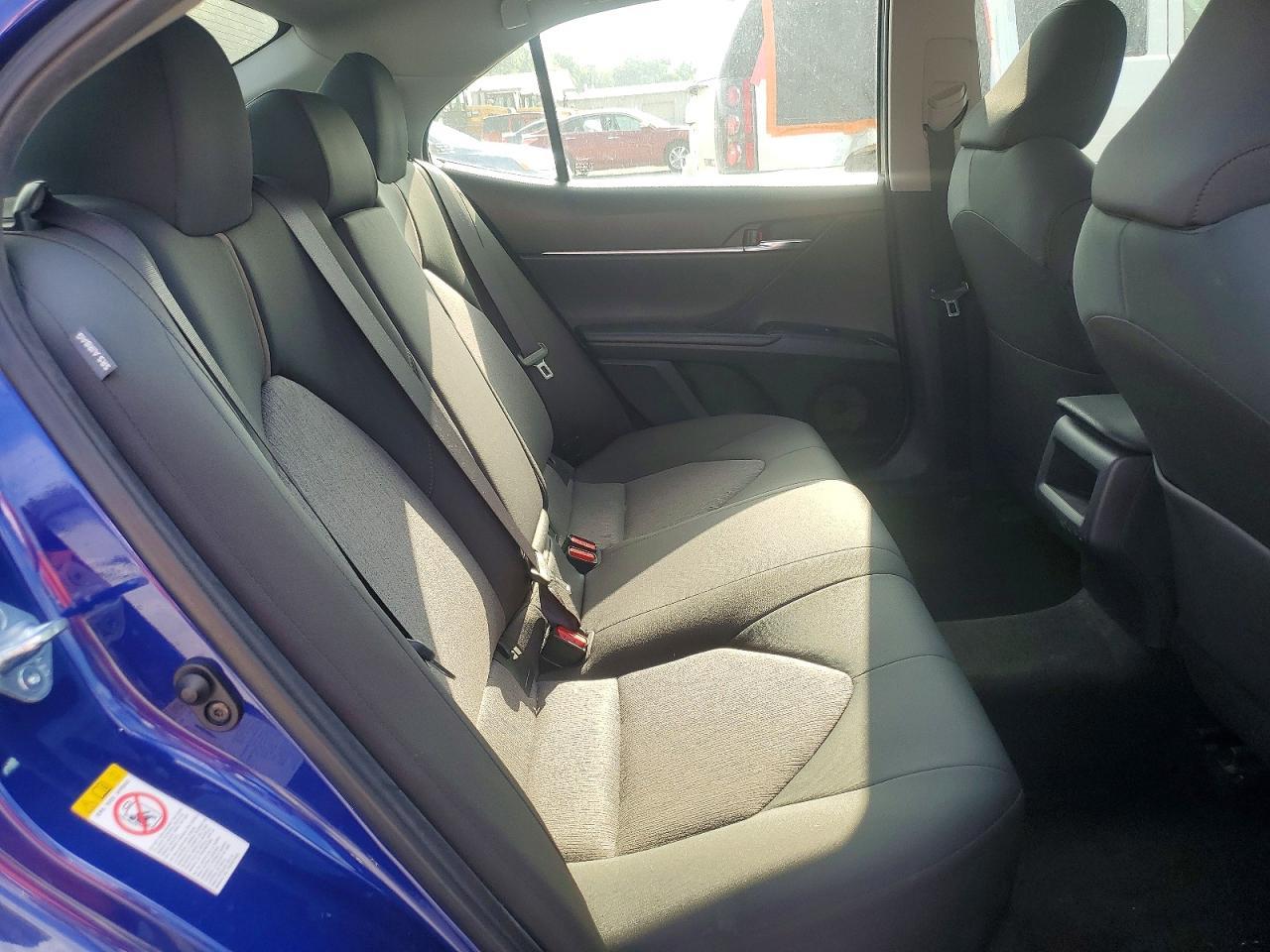 2018 Toyota Camry Le - zdjęcie 10