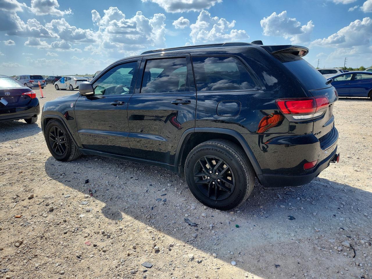2021 Jeep Grand Cherokee Trailhawk - zdjęcie 2