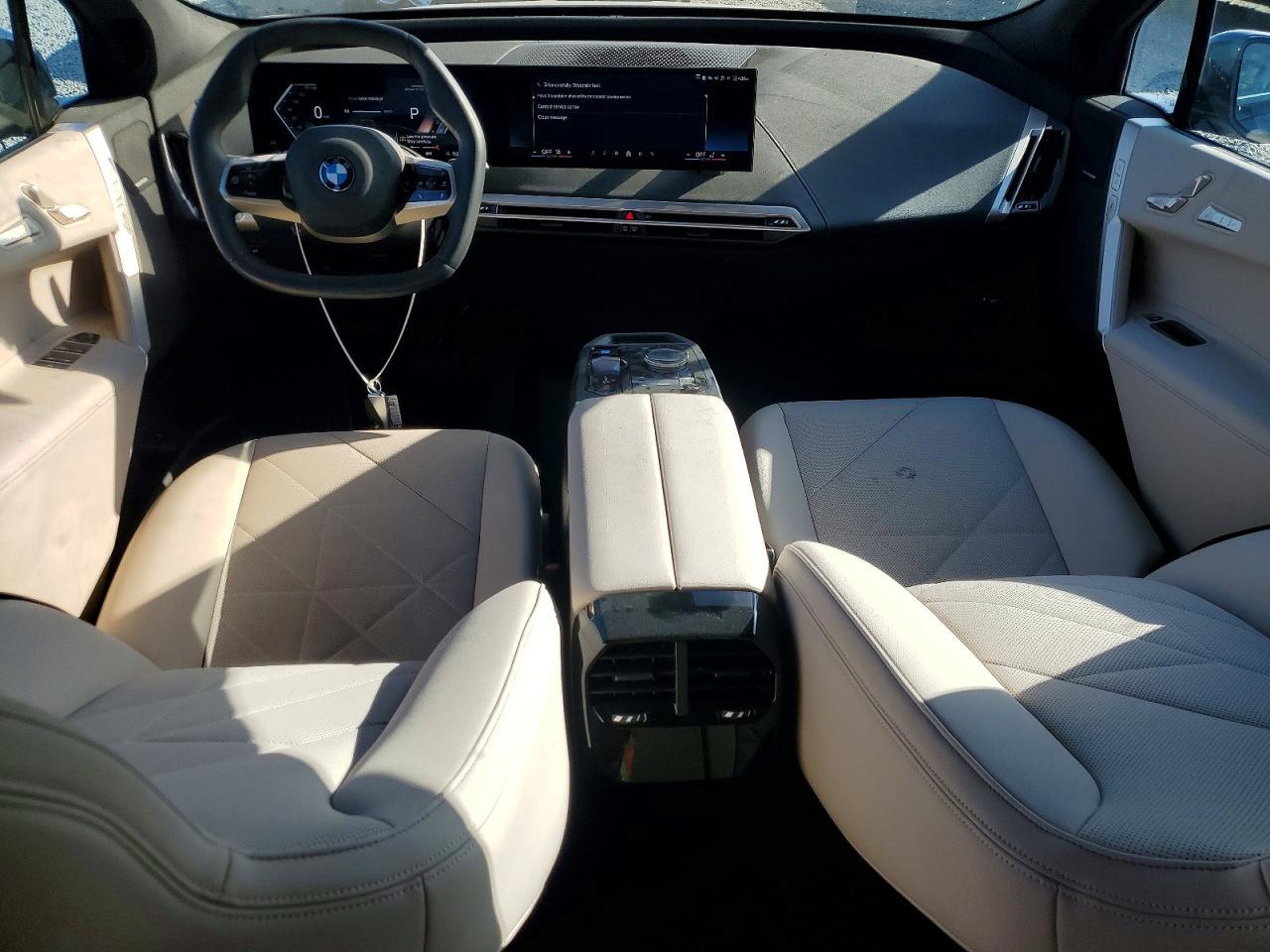 2026 BMW Ix xDrive45 - zdjęcie 8