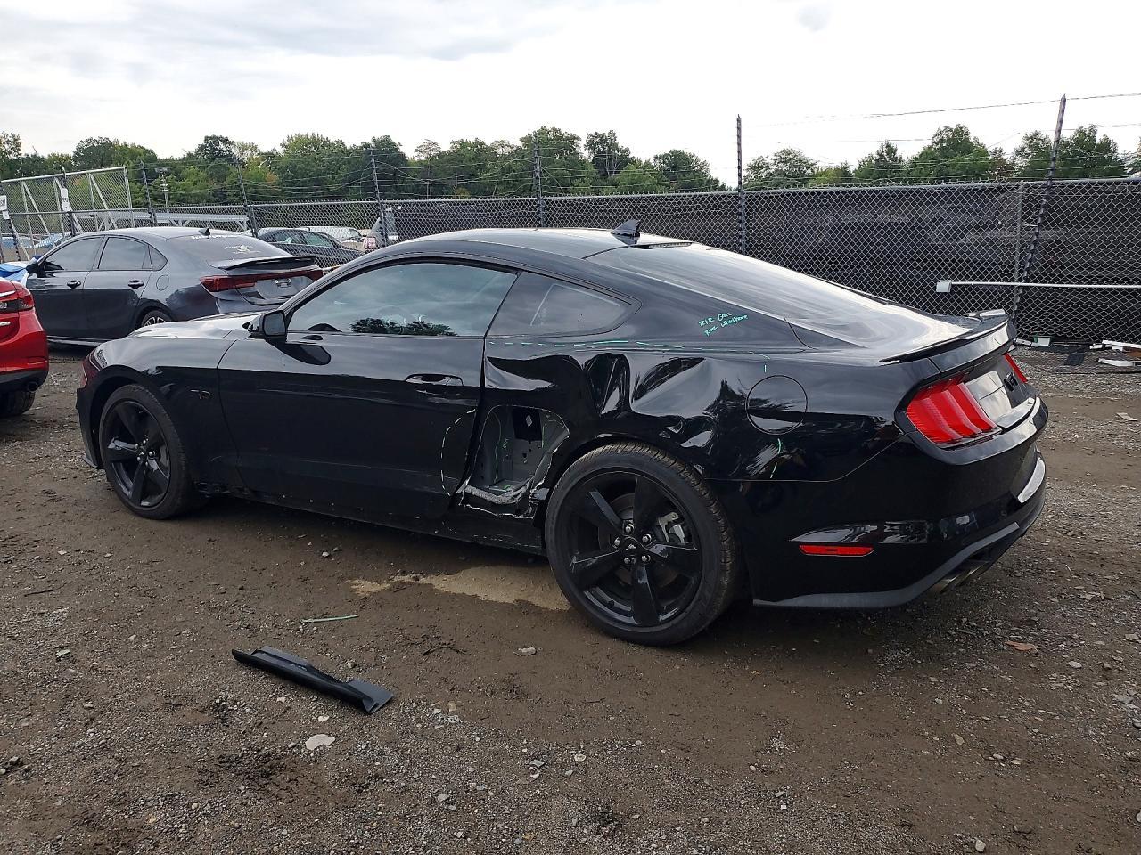 2022 Ford Mustang Gt - zdjęcie 2