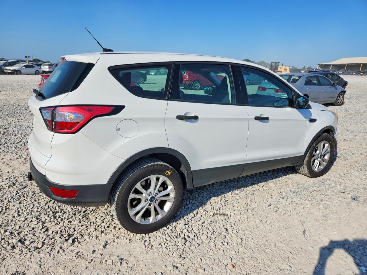2017 Ford Escape S - zdjęcie 3