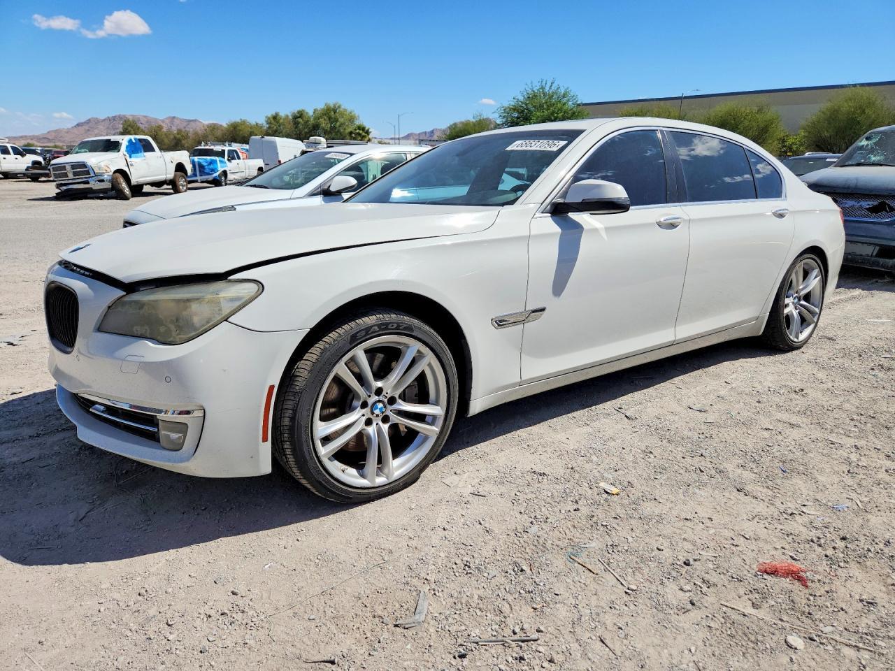 2013 BMW 750 Li - zdjęcie główne