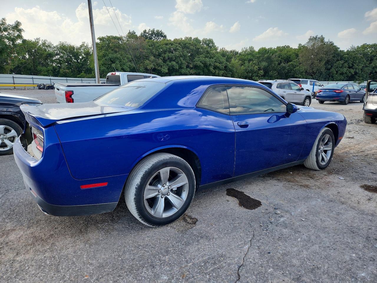 2022 Dodge Challenger Sxt - zdjęcie 3