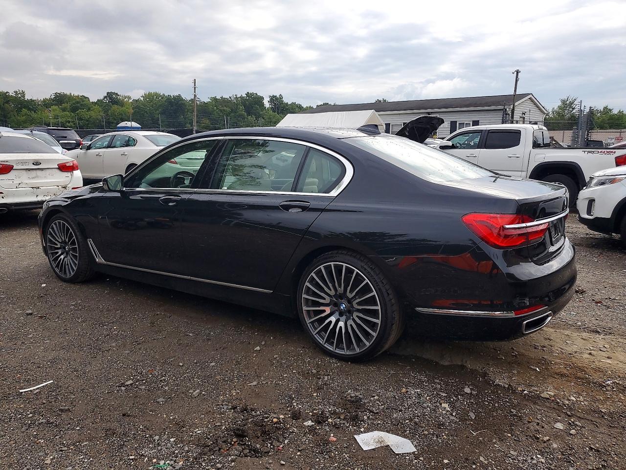 2018 BMW 750 I - zdjęcie 2