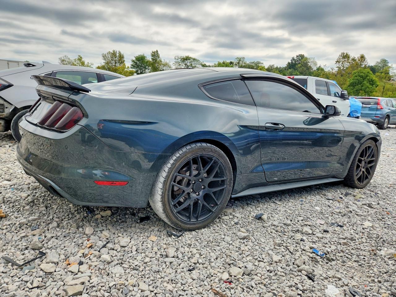 2015 Ford Mustang - zdjęcie 3