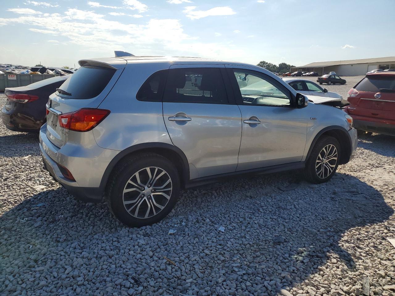 2018 Mitsubishi Outlander Sport Es - zdjęcie 3