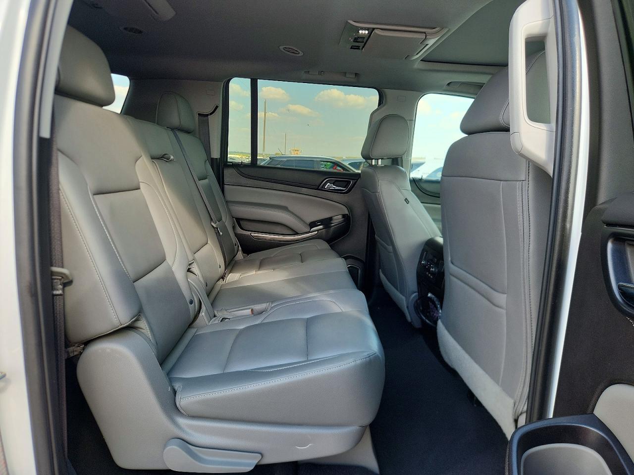 2019 Chevrolet Suburban C1500 Lt - zdjęcie 11