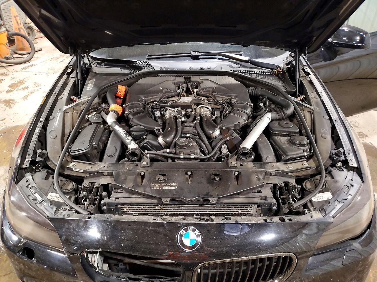 2013 BMW Seria 5 550i - zdjęcie 11