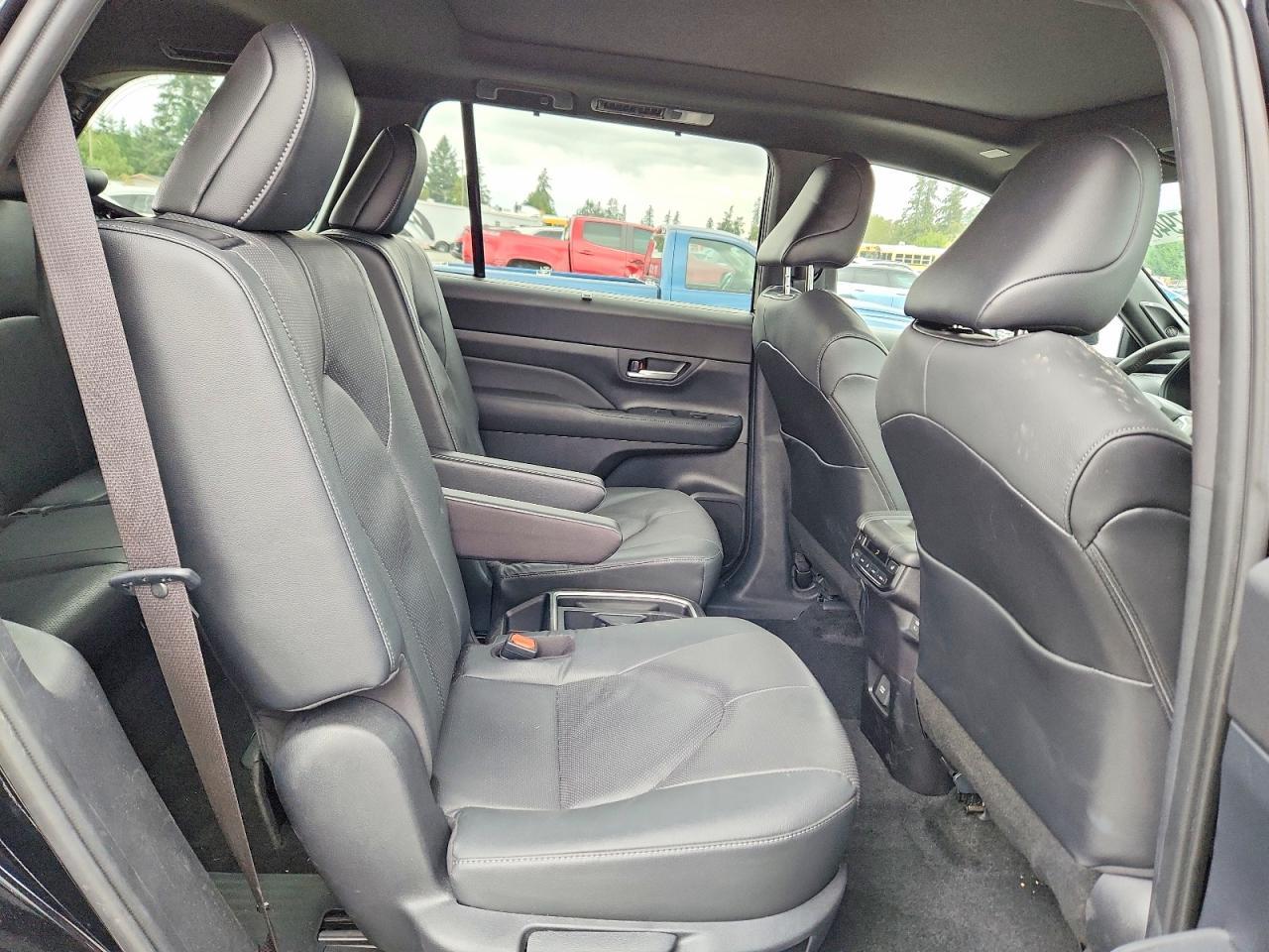 2026 Toyota Grand Highlander Hybrid Nightshade - zdjęcie 11