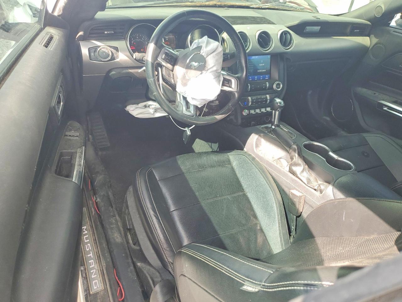 2021 Ford Mustang - zdjęcie 8