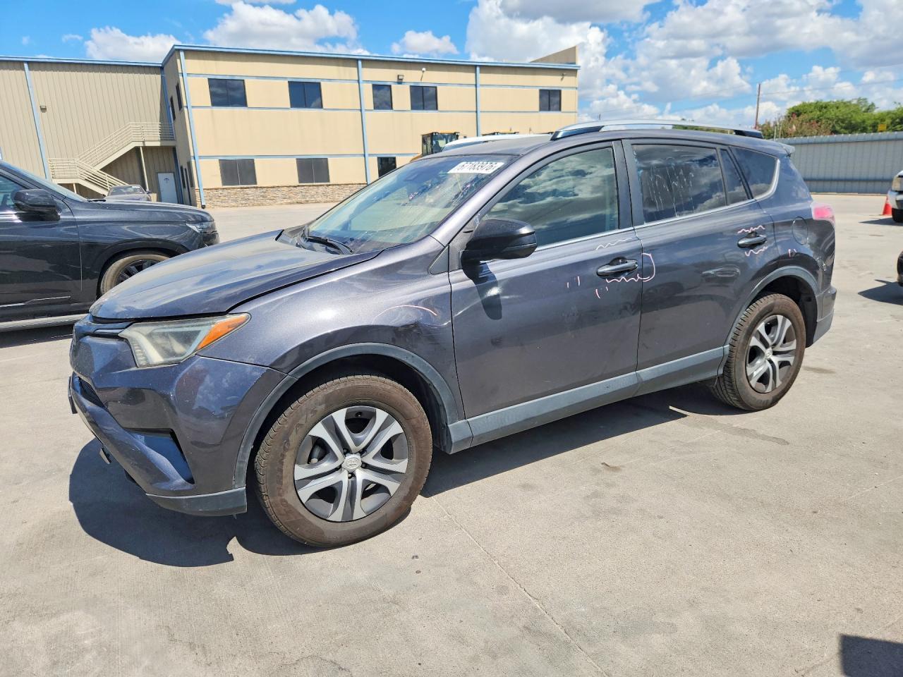 2017 Toyota Rav4 Le - zdjęcie główne