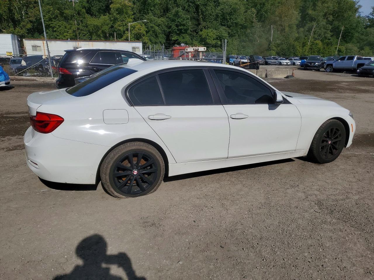 2017 BMW Seria 3 320i - zdjęcie 3