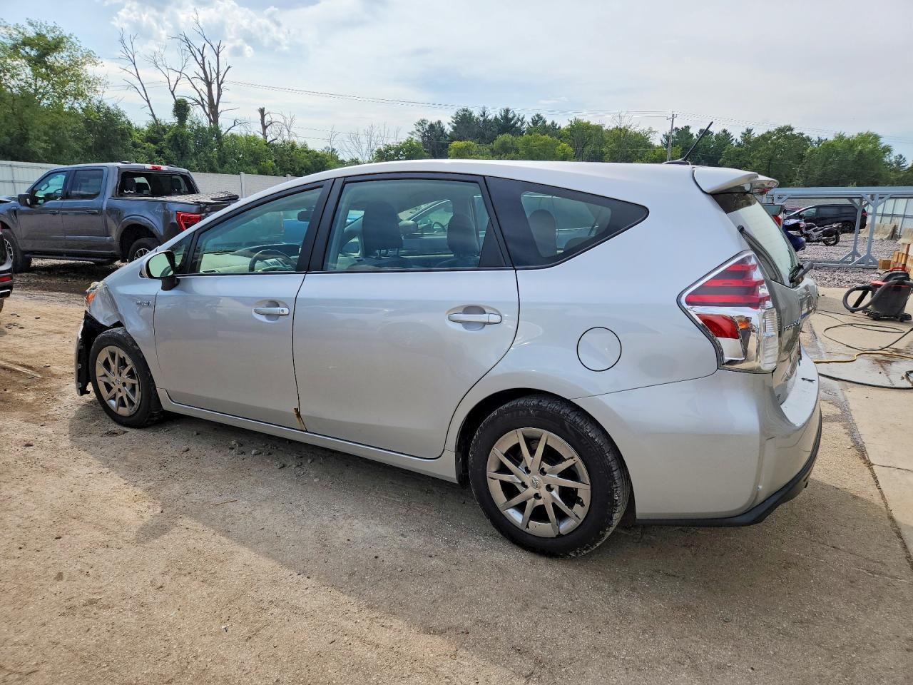 2015 Toyota Prius V Three - zdjęcie 2