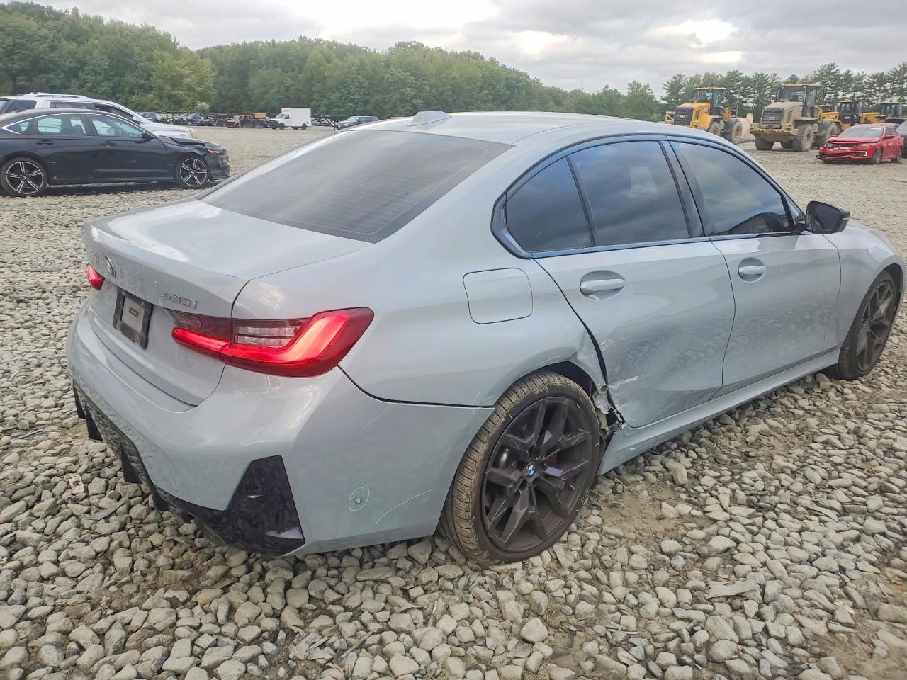 2025 BMW Seria 3 330i - zdjęcie 3
