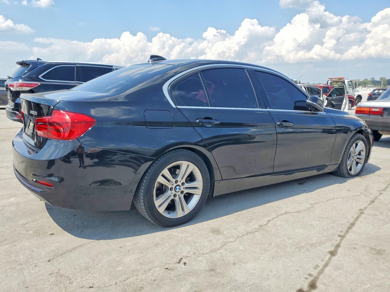 2018 BMW 330 I - zdjęcie 3