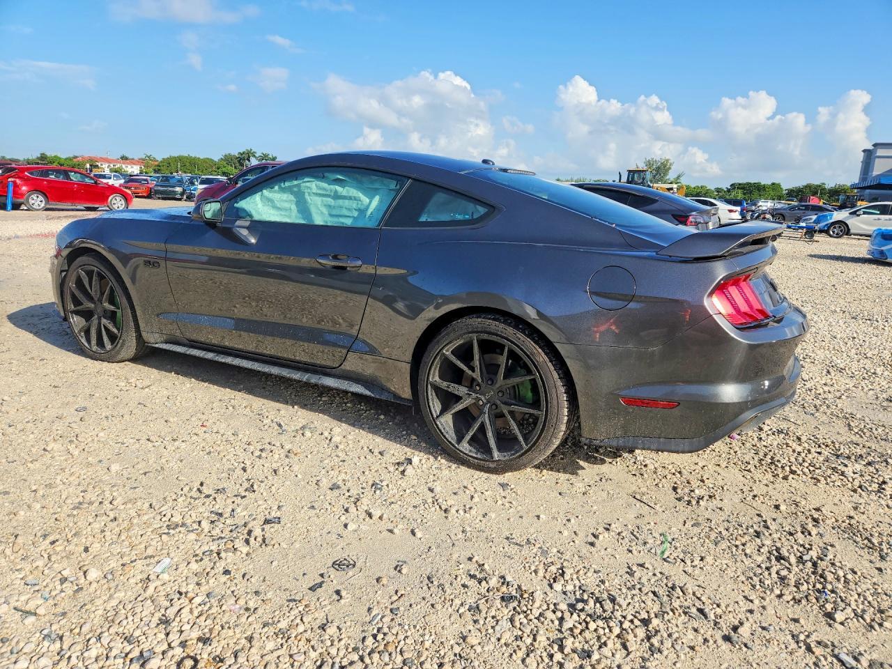2020 Ford Mustang Gt - zdjęcie 2
