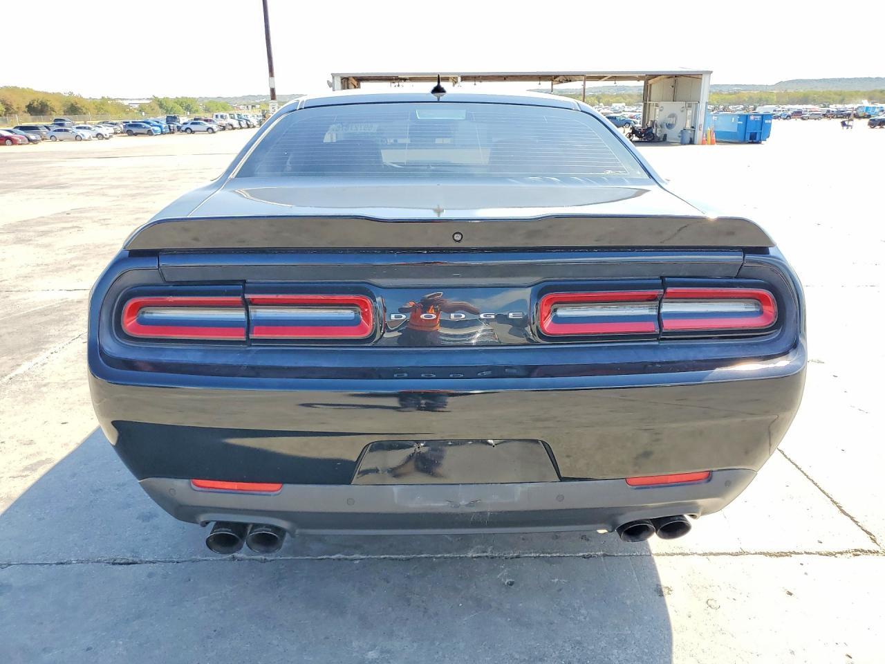 2016 Dodge Challenger R - zdjęcie 6