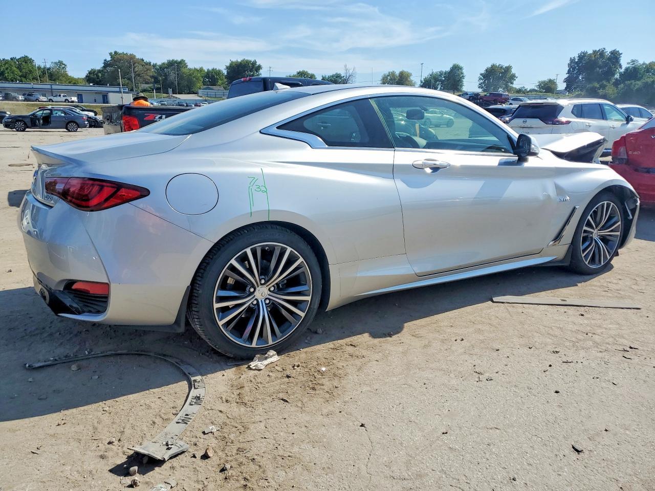 2018 Infiniti Q60 3.0T Luxe - zdjęcie 3