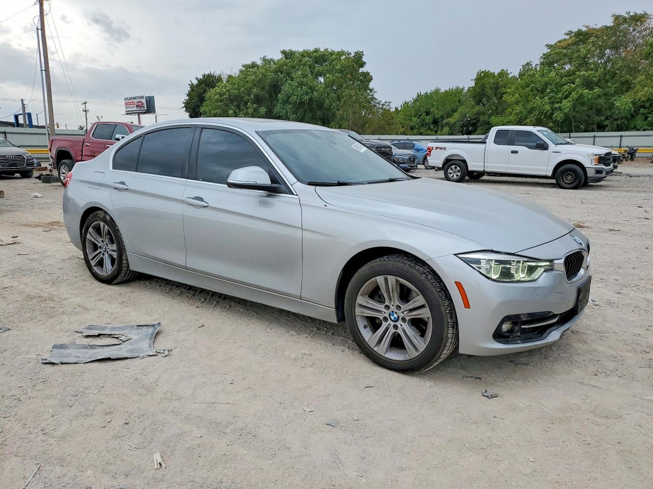 2018 BMW 330 I - zdjęcie 4