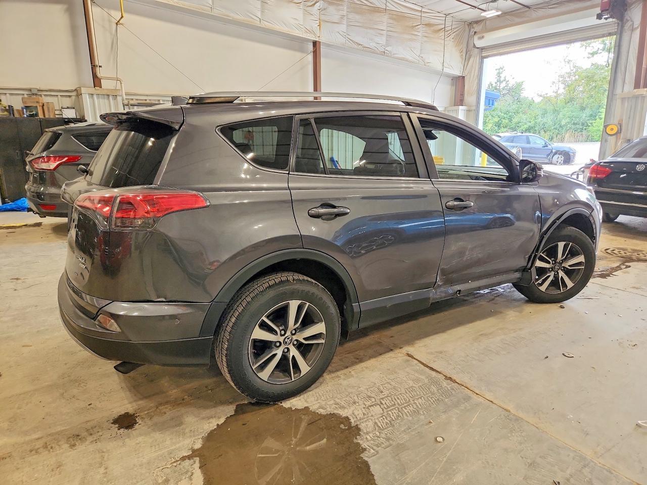 2017 Toyota Rav4 Xle - zdjęcie 3