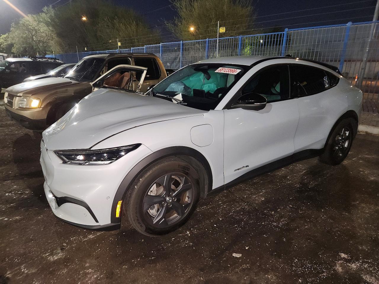 2023 Ford Mustang Mach-E Select - zdjęcie główne