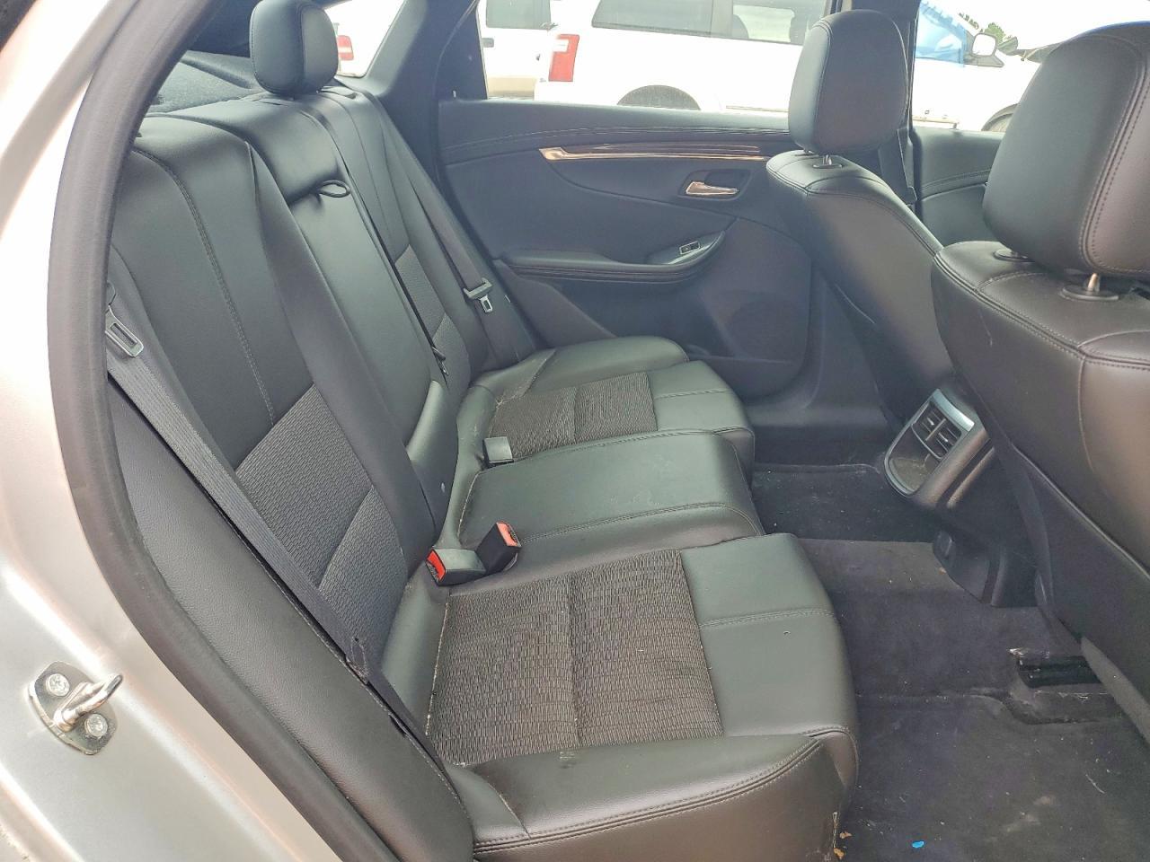 2016 Chevrolet Impala Lt - zdjęcie 10