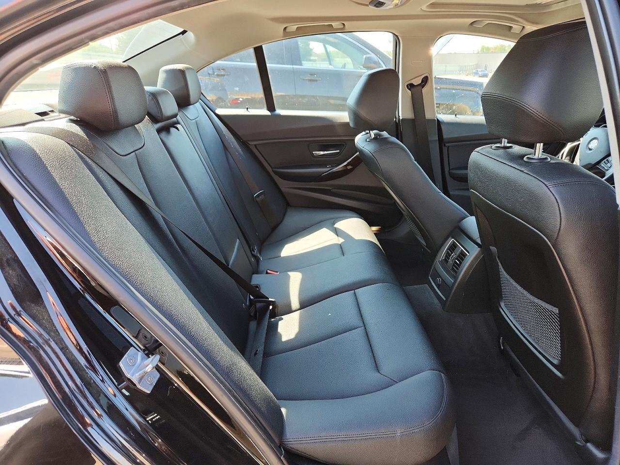 2017 BMW Seria 3 320i - zdjęcie 10