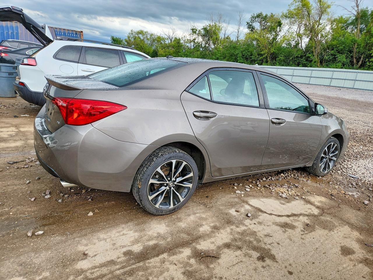 2017 Toyota Corolla Se - zdjęcie 3