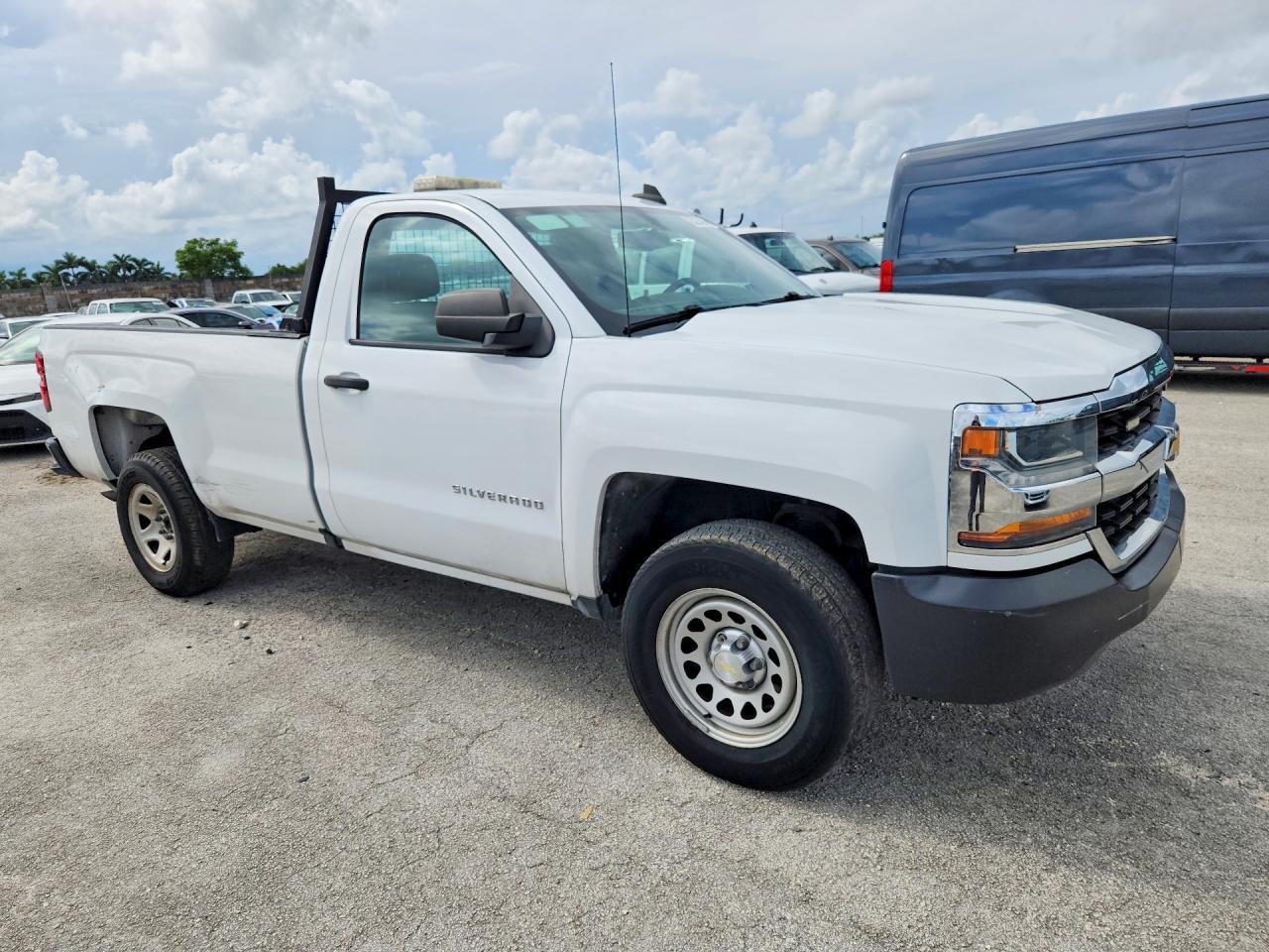 2018 Chevrolet Silverado C1500 - zdjęcie 4