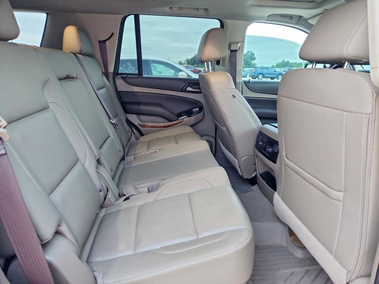 2018 Chevrolet Tahoe C1500 Premier - zdjęcie 10