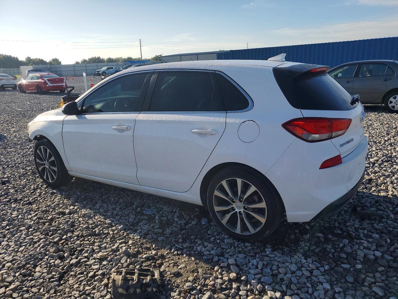 2018 Hyundai Elantra Gt Base - zdjęcie 2