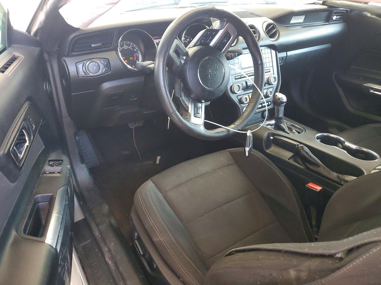 2015 Ford Mustang - zdjęcie 8