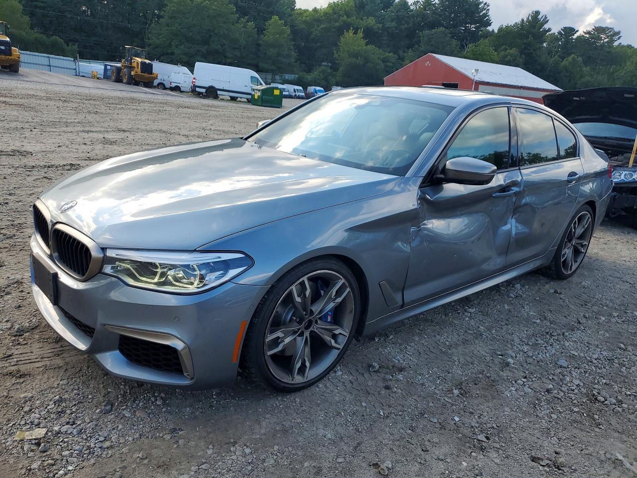2020 BMW Seria 5 M550i - zdjęcie główne