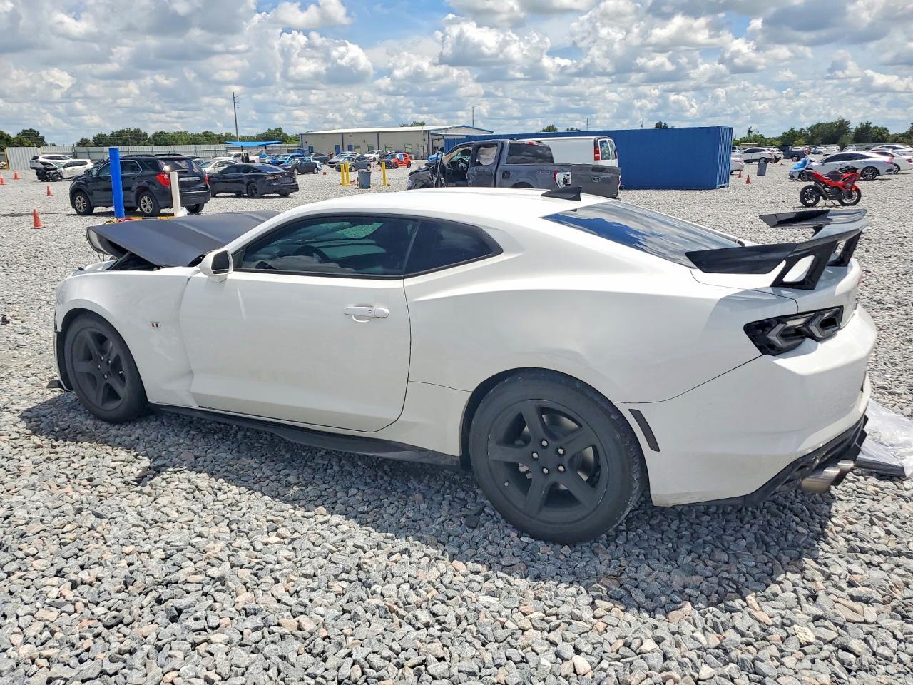 2021 Chevrolet Camaro Ls - zdjęcie 2