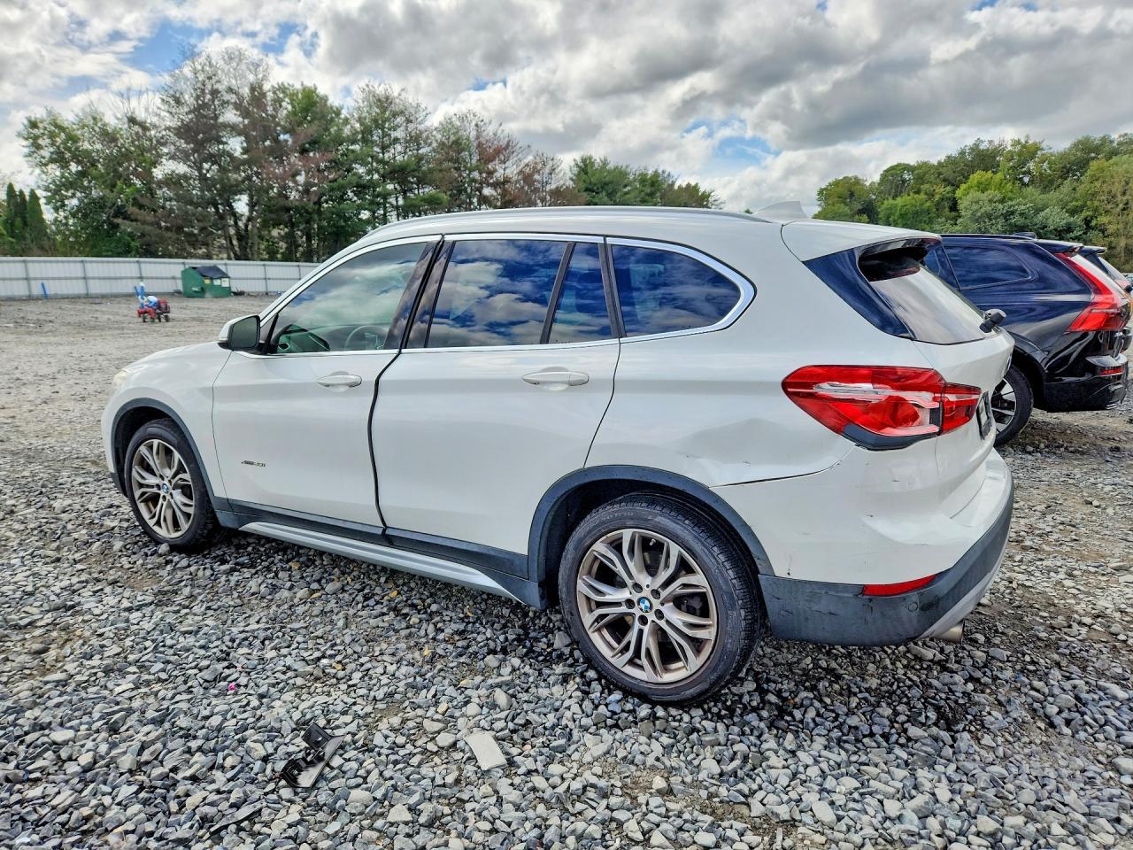 2016 BMW X1 xDrive28I - zdjęcie 2