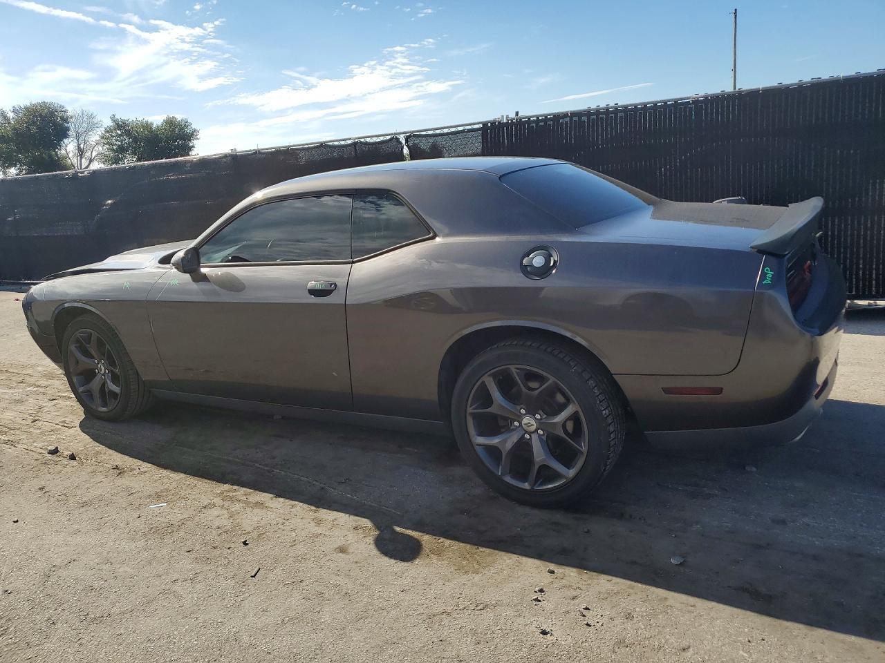 2017 Dodge Challenger Sxt - zdjęcie 2