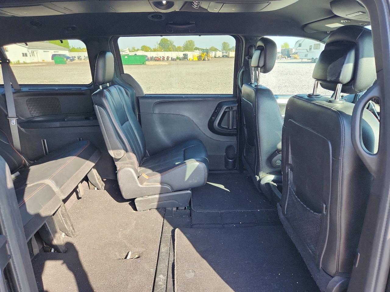 2015 Dodge Grand Caravan R/T - zdjęcie 11