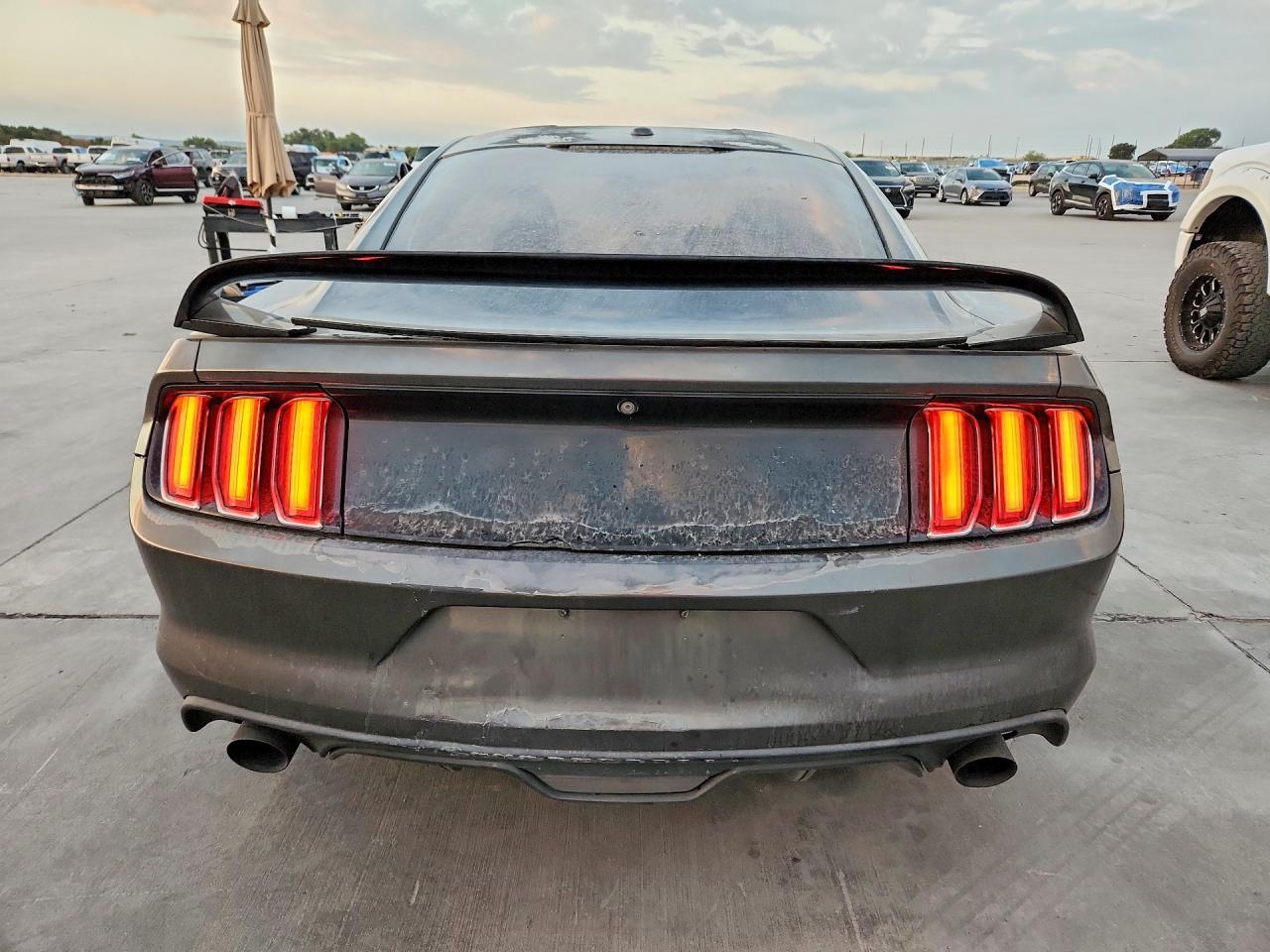 2015 Ford Mustang - zdjęcie 6