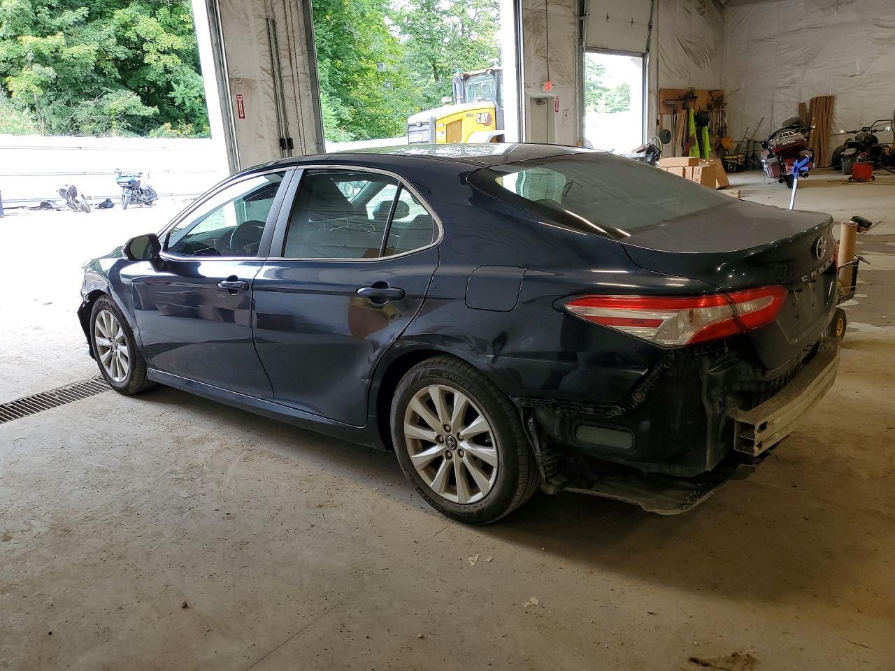 2018 Toyota Camry Le - zdjęcie 2