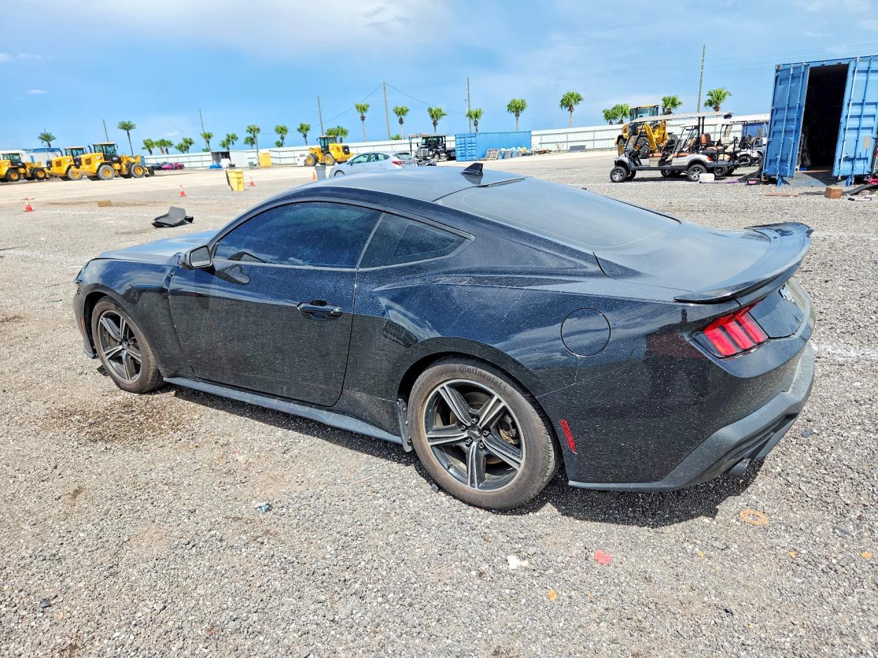 2024 Ford Mustang - zdjęcie 2